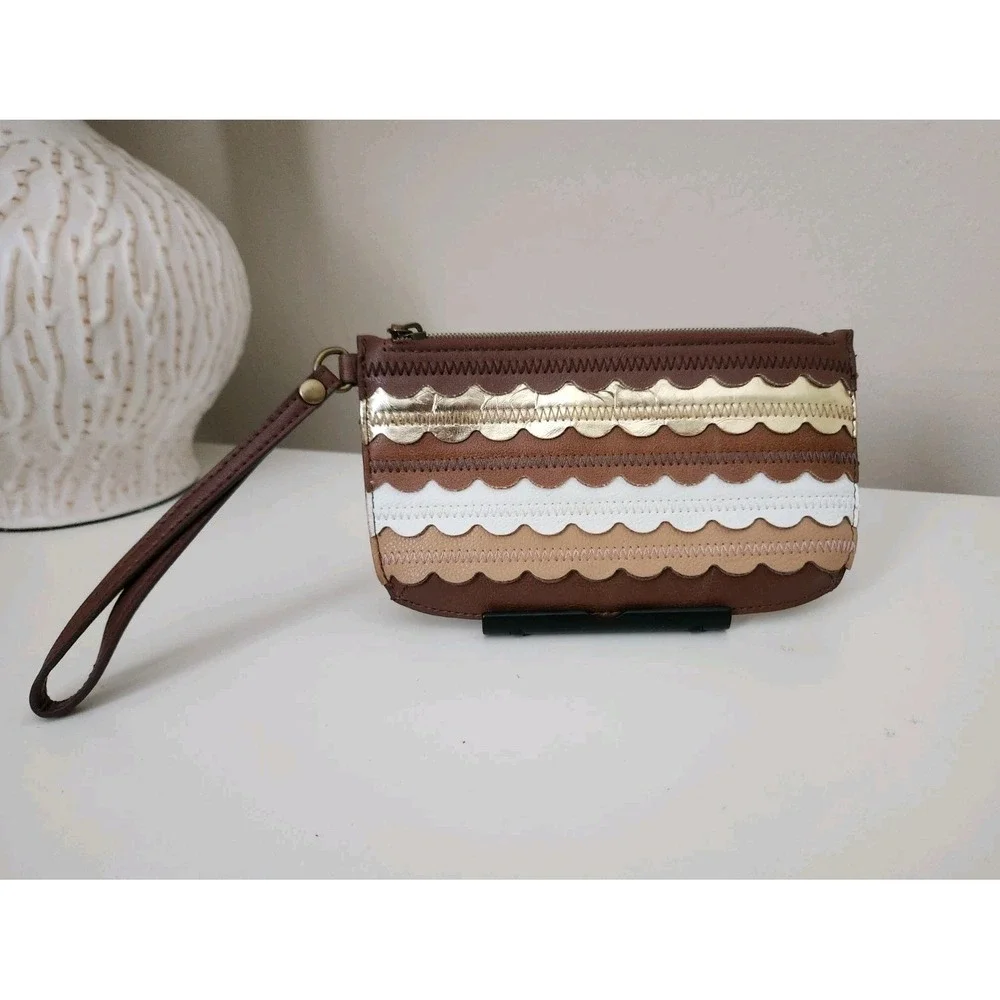 Relic‎ Women's Takeaway Scalloped Clutch Wristlet Wallet Leather Brown